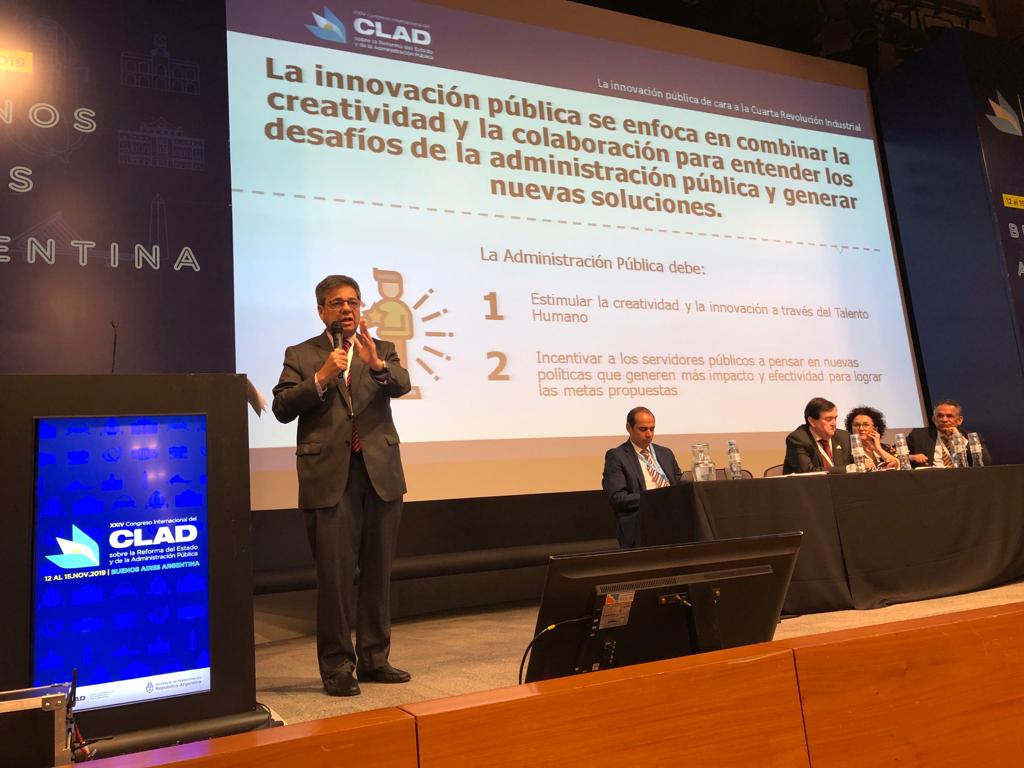 El director de Función Pública, Fernando Grillo, durante su intervención en la reunión ordinaria del CLAD. 