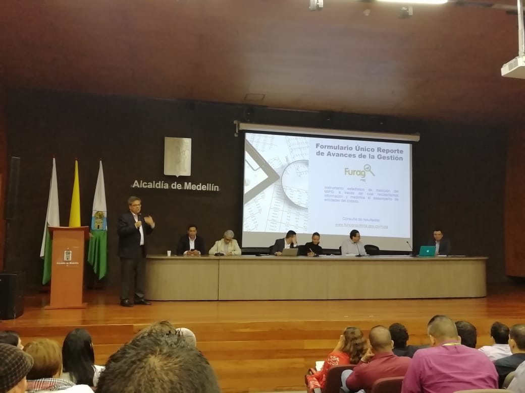 El Director de Función Pública, Fernando Grillo, participó en la jornada de despliegue territorial desarrollada en Antioquia. 