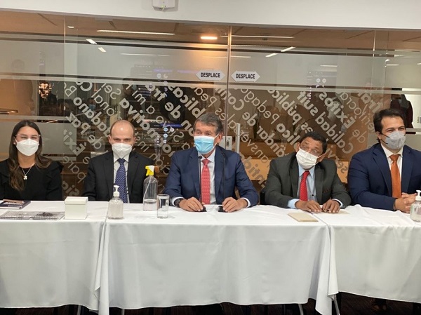 El ministro del Trabajo, Ángel Custodio Cabrera Báez y el director del Departamento Administrativo de la Función Pública, Nerio José Alvis Barranco