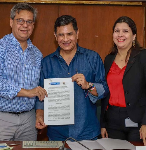 El director de Función Pública,  Fernando Grillo Rubiano, el alcalde de Cali, Jorge Iván Ospina Gómez y la subdirectora de Gestión Organizacional de Cali, Liz Gutiérrez Rendón