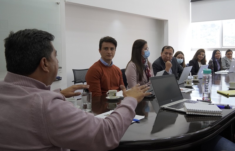 César Augusto Manrique, director de Función Pública con servidoras y servidores públicos