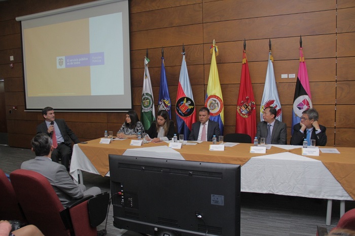 Mesa principal del evento de Orientación en la aplicación del Decreto 2011 de 2017