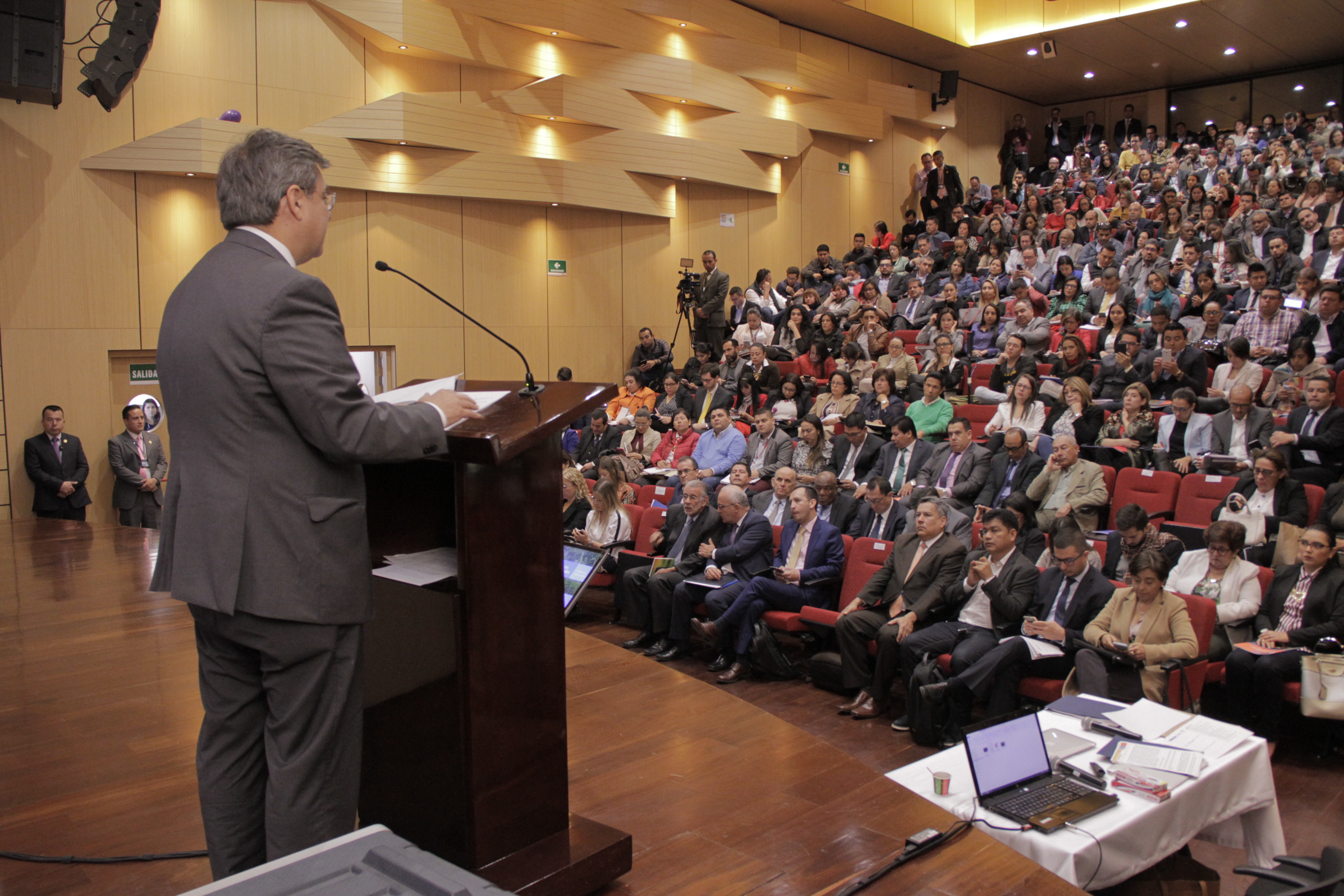 Director de Función Pública, Fernando Grillo, dirigiéndose a un auditorio