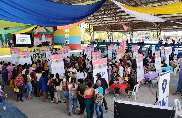 Vista panorámica de los stand de las entidades participantes en el Festival Juntémonos