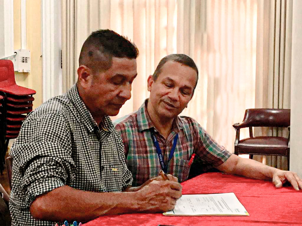 Alcalde de Puerto Parra y Gestor Territorial de Función Pública en la firma de este compromiso