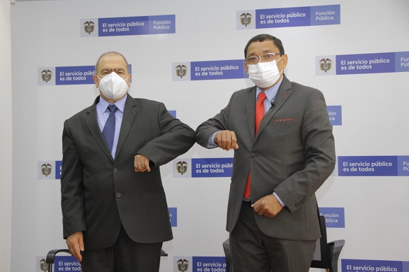 El nuevo director de la Escuela Superior de Administración Pública (ESAP), Octavio Duque, y el director del Departamento Administrativo de la Función Pública, Neiro José Alvis