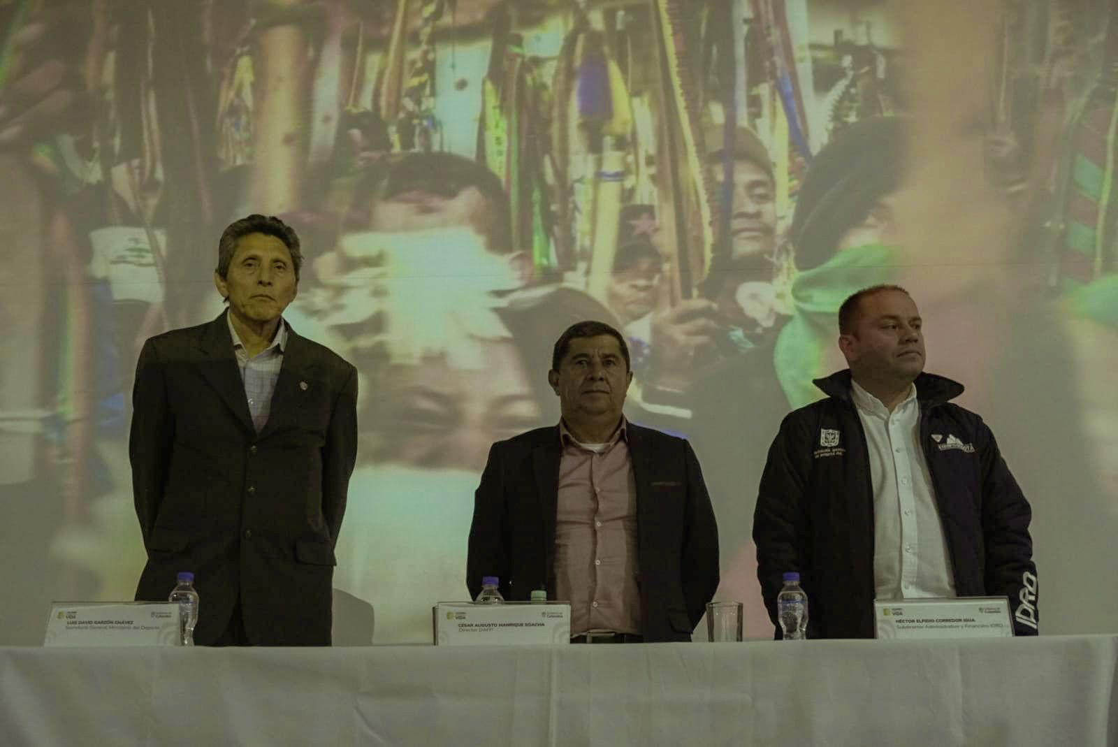 El director del Departamento Administrativo de la Función Pública, César Augusto Manrique Soacha, el secretario general del Ministerio del Deporte, Luis David Garzón, y el subdirector administrativo y financiero del Instituto Distrital de Recreación y Deporte (IDRD), Héctor Elpidio Corredor.