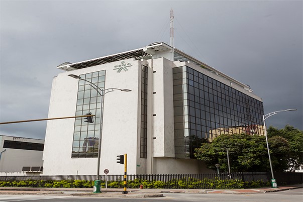 Dentro de sus políticas de transparencia y buenas prácticas de gestión, el Servicio Nacional de Aprendizaje (SENA) presentó los procesos de selección meritocráticos, públicos y abiertos para conformar las ternas de candidatos, entre las cuales se escogerán tres directores regionales y 16 subdirectores de centros de formación.