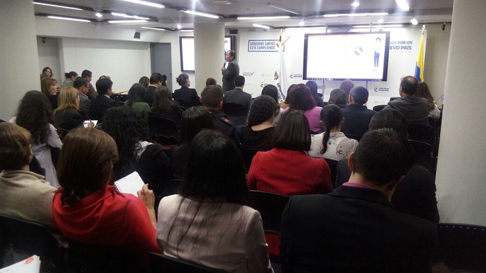 Con la asistencia de cerca de 100 servidores públicos de entidades de la Rama Ejecutiva del orden nacional, Función Pública llevó a cabo la charla sobre situaciones administrativas con el objetivo de dar a conocer a las áreas de Talento Humano lo relacionado con temas como servicio activo, licencias, permisos, comisiones, encargos, suspensión, periodo de prueba en empleos de carrera, vacaciones y descanso compensado.